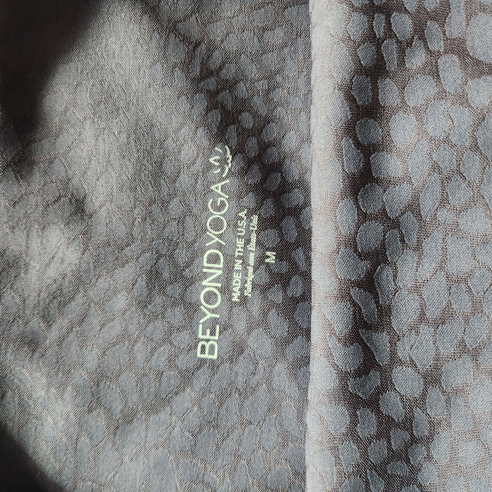Beyond Yoga Charcoal Leopard Pattern Leggings
